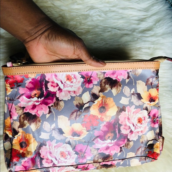 MADE IN ITALY CAVALCANTI FLORAL CLUTCH PURSE - Picture 2 of 6